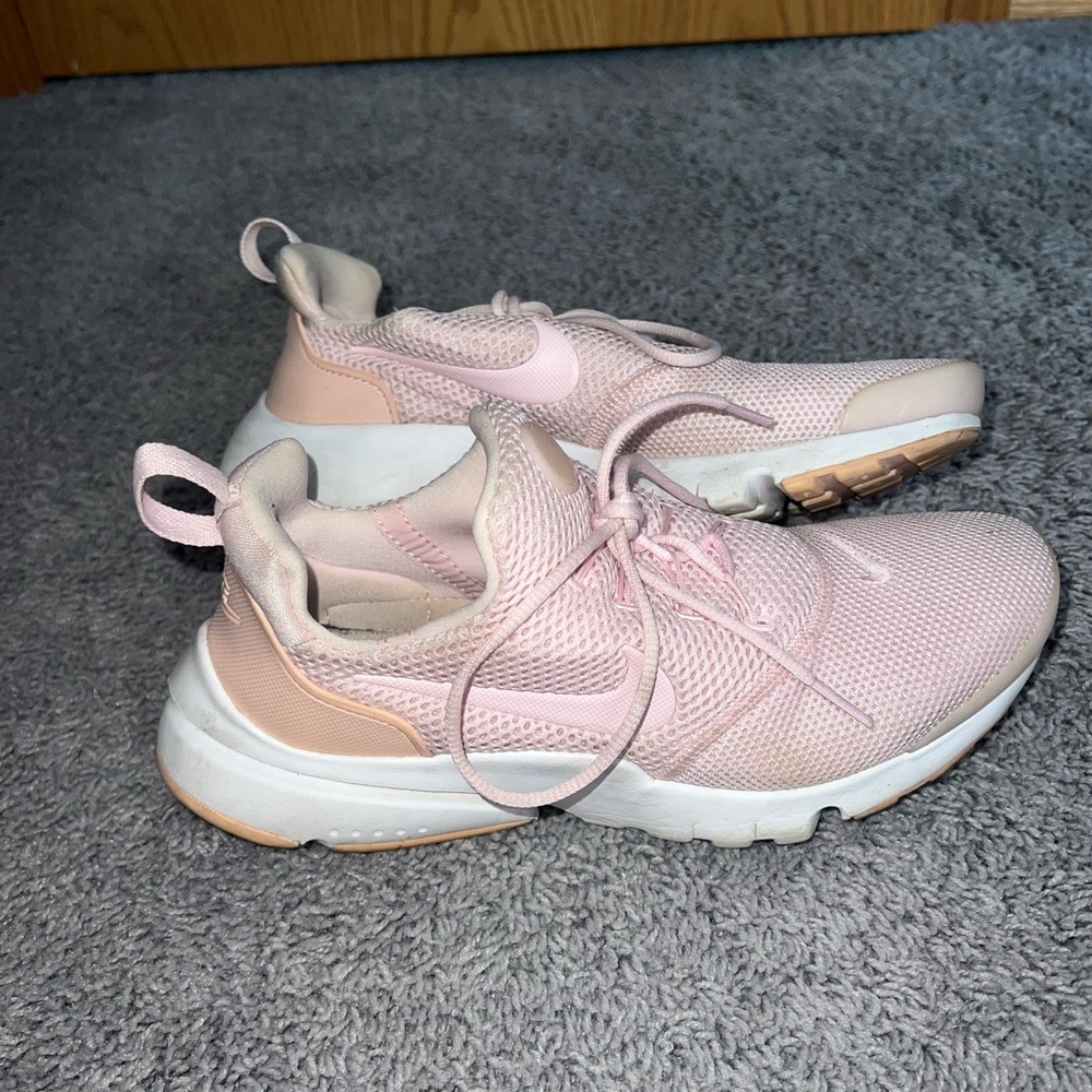 Nike Tennis Shoes